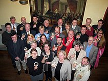 26 Stifter haben am 24.1.04 im Rathaus die Bürgerstiftung Weimar aus der Taufe gehoben und ermutigen nun auch andere unter dem Motto Spuren in die Zukunft legen, sich wirkungsvoll für ihre Stadt einzusetzen.